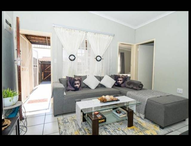3 BEDROOM TOWNHOUSE FOR SALE IN ELSPARK